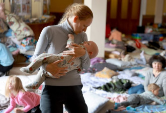 400万乌克兰难民离家，妇女儿童成最大受害者