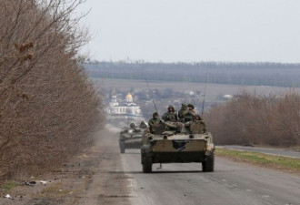 逾50辆俄军用车开进顿巴斯 绵延数十里