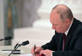普京签署俄公司从外国股市退市法令