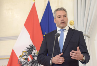 奥地利总理：普京完全活在自己的世界里