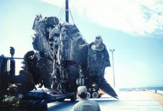 美军花大力气打捞SR-71残骸 又扔回大海