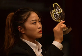 富豪的00后女保镖：颜值在线 年入百万