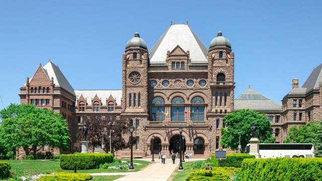 Minimum Wage In Ontario Is About To Go Up & This Is How It Could Affect Your Job