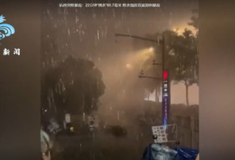 中国12省暴雨灾情惨重 河南街道变洪流