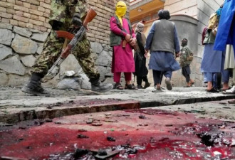 阿富汗首都遭连环炸弹轰炸，受害者多为学生