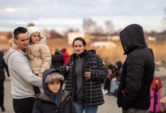 逃到西方的乌克兰难民，为何纷纷往回走？