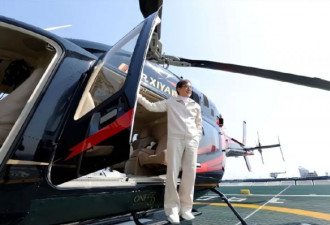 成龙坐直升机去杭州买两千万豪宅 获富豪接待