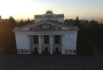 罪证：记录马里乌波尔剧院的600个恐怖死亡