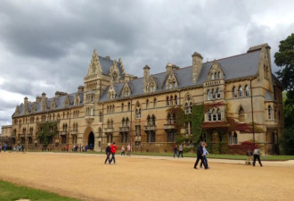 我在英国留假学：90%同学都是中国人