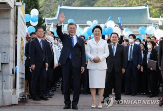 韩国青瓦台全面开放 结束74年总统府时代