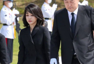 整初恋脸 被骂陪酒女 韩国新总统夫人成了顶流