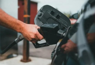 警告：美国汽油价格还能再涨50%