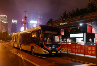 上海日增确诊超800例 公共交通22日起部分恢复