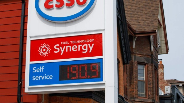 Soaring fuel prices hamper Canadians' long-awaited travel plans