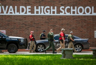 德州小学枪击案 21名死者全被关进教室