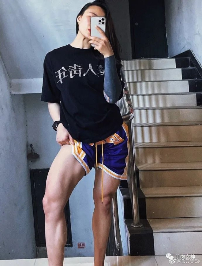 【美女】当健身界“最美空姐”脱下制服,画面太美不敢看...