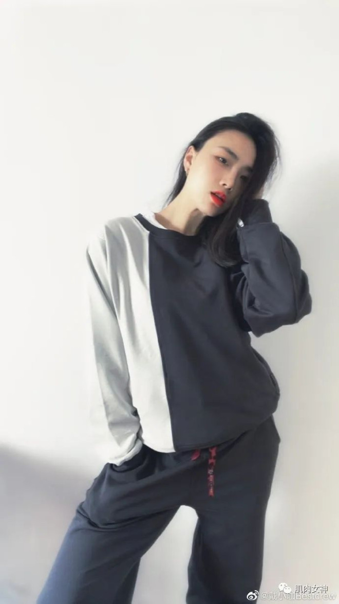 【美女】当健身界“最美空姐”脱下制服,画面太美不敢看...