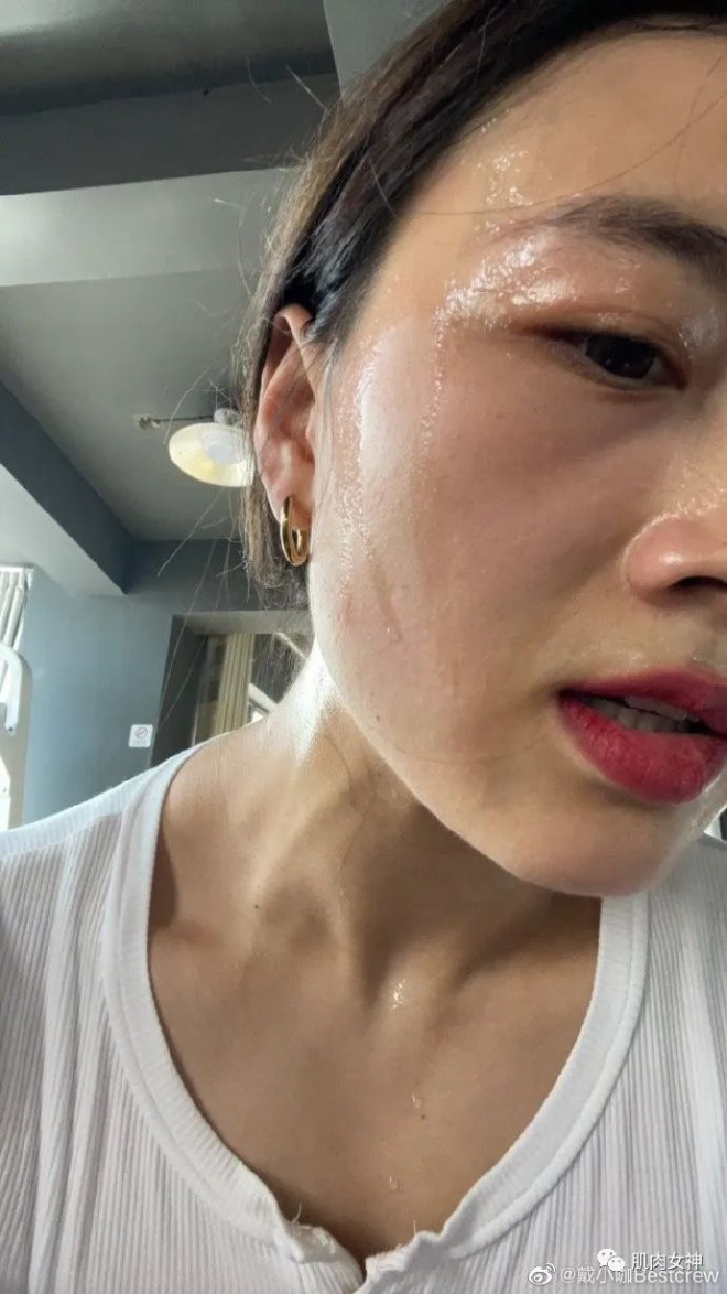【美女】当健身界“最美空姐”脱下制服,画面太美不敢看...