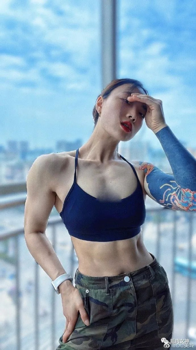【美女】当健身界“最美空姐”脱下制服,画面太美不敢看...