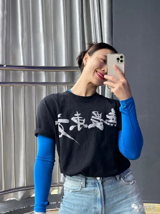 【美女】当健身界“最美空姐”脱下制服,画面太美不敢看...