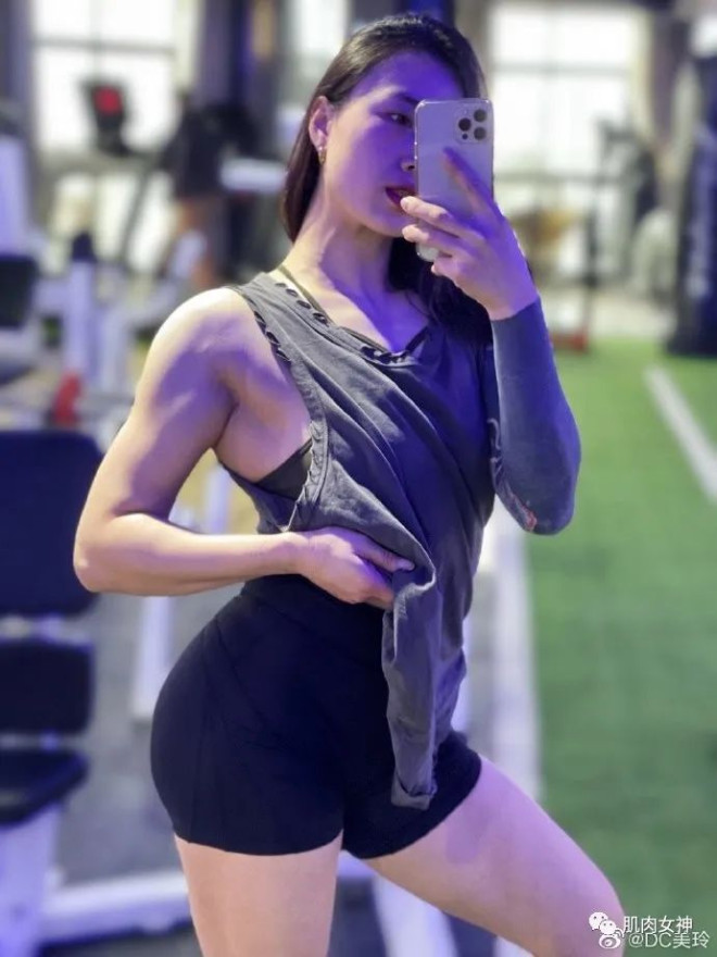 【美女】当健身界“最美空姐”脱下制服,画面太美不敢看...