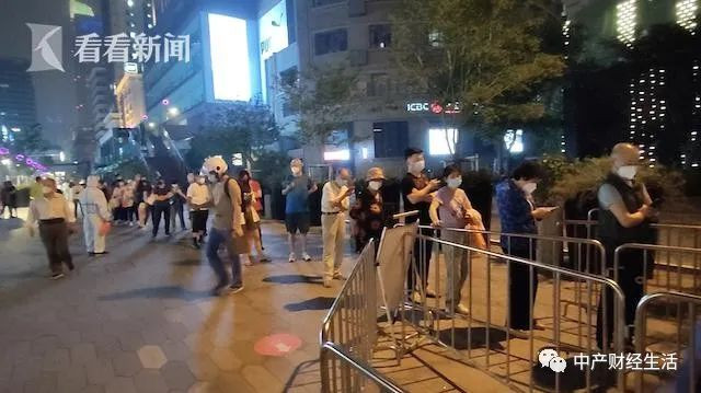 令人震惊的排队图:核酸排队这么难?