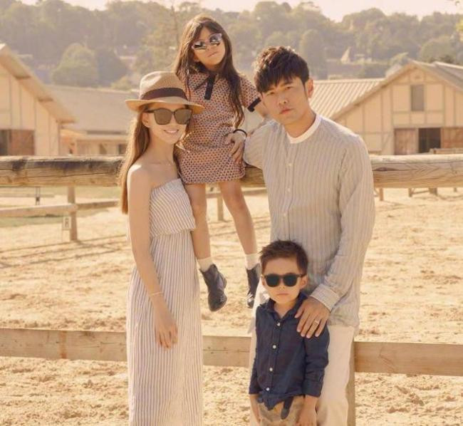 周杰伦儿子罗密欧近照曝光 卷发帅气十足