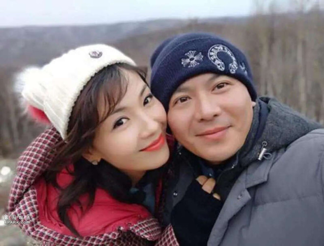 刘涛离婚风波后首现身 身穿贵制服
