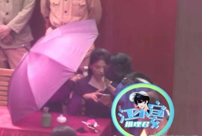 刘涛离婚风波后首现身 身穿贵制服