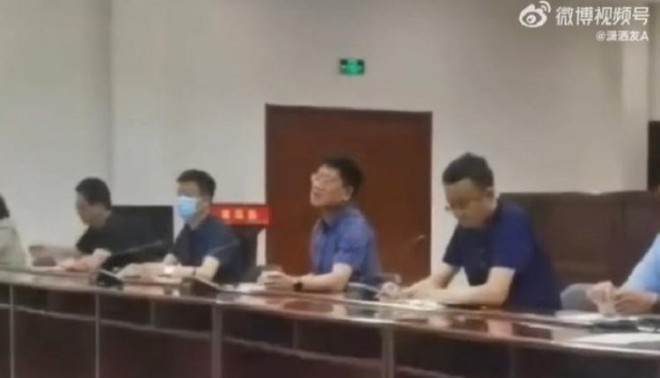 山西女护士在开会时斥责领导废话太多