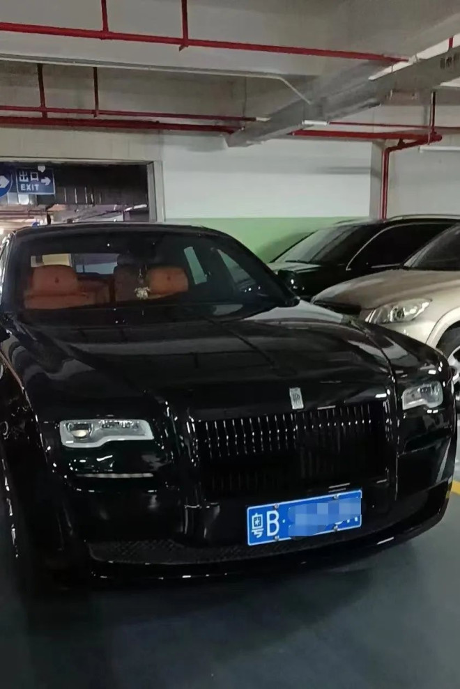 开50辆宾利的国企书记夫人 惊动全网