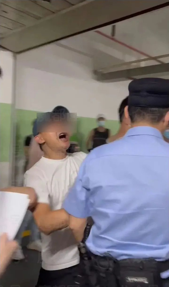 开50辆宾利的国企书记夫人 惊动全网