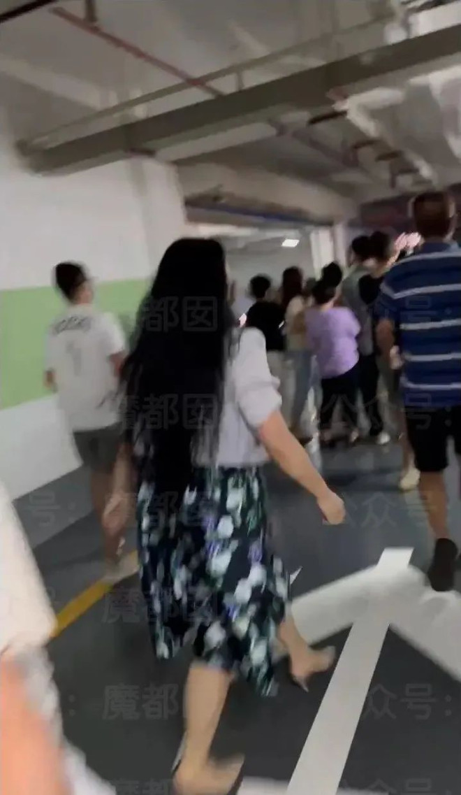开50辆宾利的国企书记夫人 惊动全网
