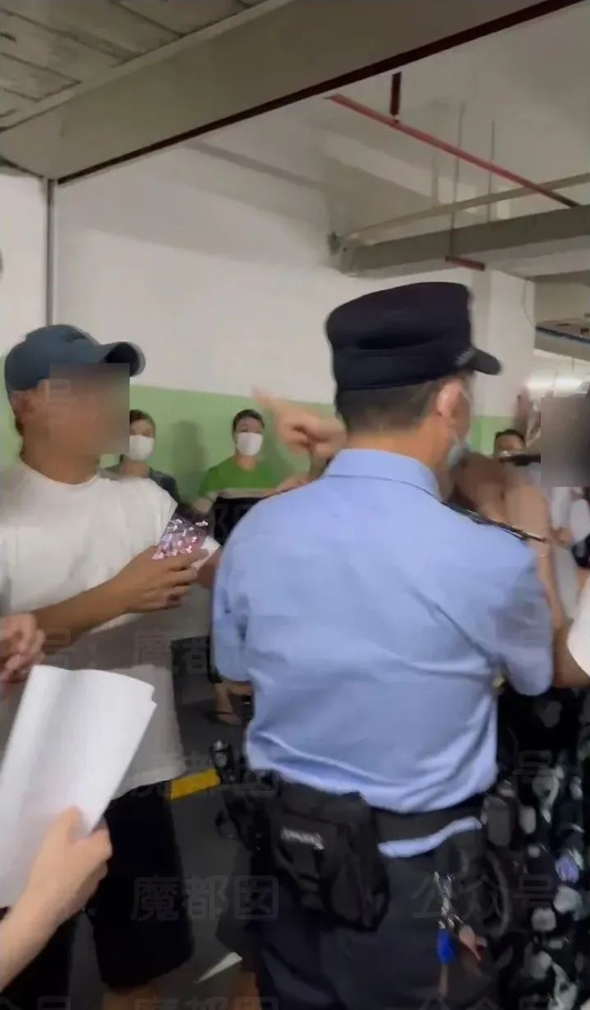 开50辆宾利的国企书记夫人 惊动全网