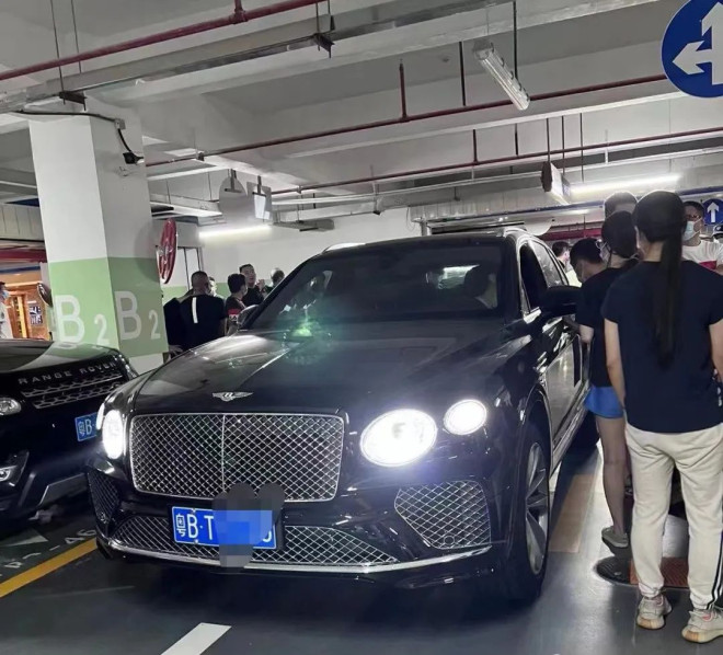 开50辆宾利的国企书记夫人 惊动全网