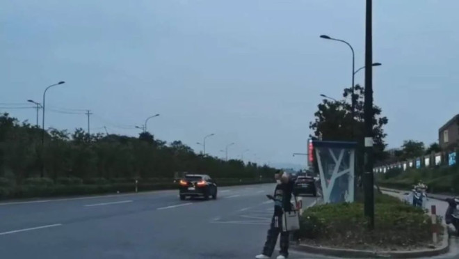中国海归下沉到县城 能找到工作就行