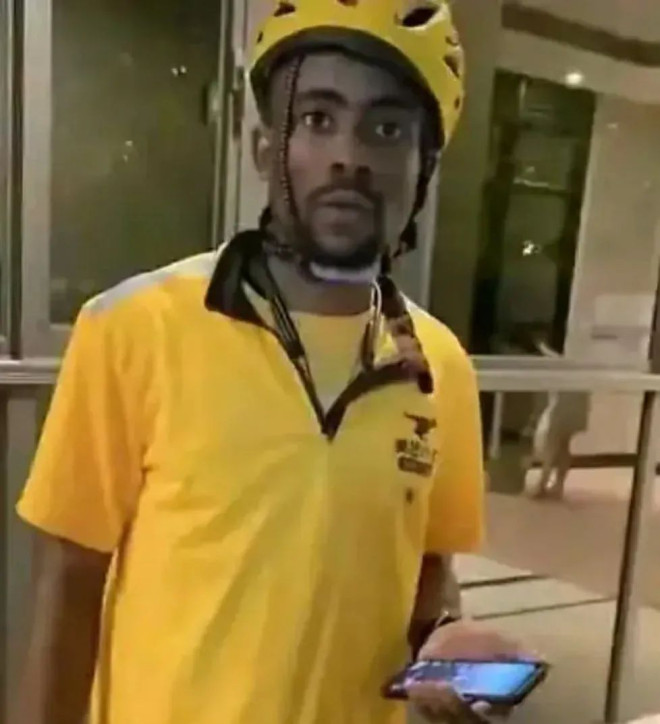 一个白人在北京送外卖 立即引发了热议…