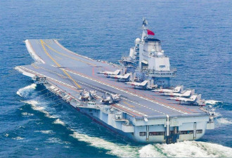 中国海军山东号航母甲板上惊现无人机群
