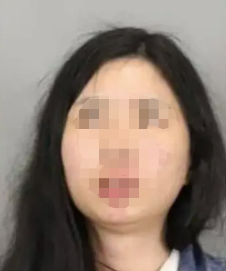 华裔女大骂店长“滚回你国家”:网友深扒