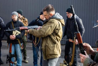 乌克兰也要“人人持枪他才不乱”？
