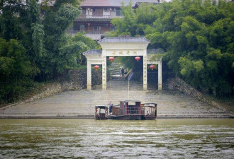 中国唯一“漂”在水上的古镇 进去只能坐船