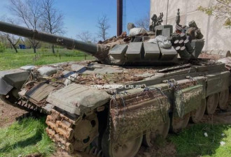 俄军坦克用碎石做装甲 防护性看运气