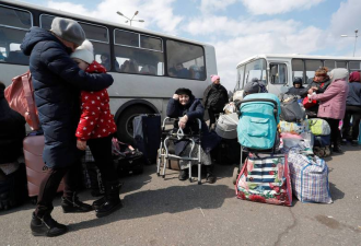 乌克兰女难民被送往“过滤营” 被逼脱衣验身