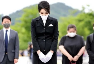韩第一夫人独自给卢武铉扫墓 什么情况？