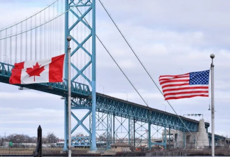 成了景点！加拿大这房主的后院竟在美国 还有最短国际桥梁