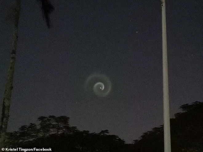 南半球夜空突现诡异螺旋飞轮,持续10分钟,专家称是中国高科技- 知乎