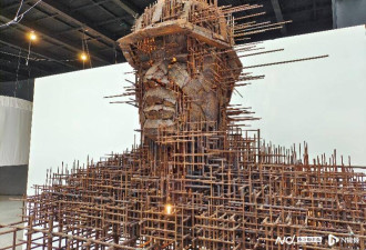 男生千斤钢筋铸雕塑：想致敬建筑工人
