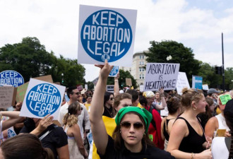 美最高院取消宪法规定堕胎权 都在谴责！