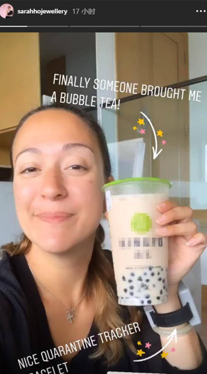 赌王去世一个月,长房嫡孙女终于露面,素颜喝奶茶心情好毫不哀伤_何家文