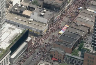 多伦多全城沸腾：史诗级180万人狂欢！Yonge街被塞爆！